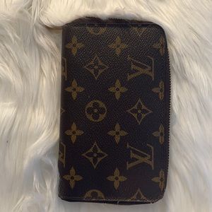 Louis Vuitton Monogram Zippy Compact Wallet